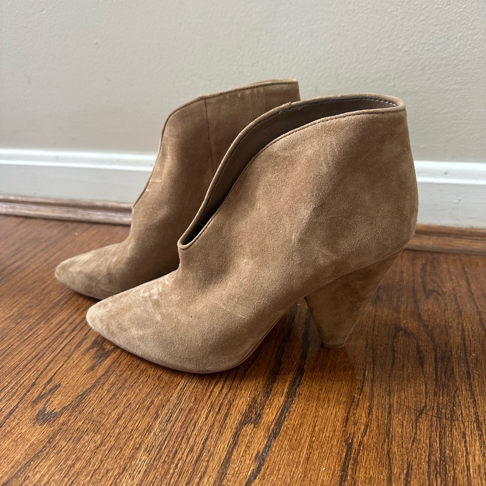 Vince Camuto Tan Suede Ankle Booties – Pointed Toe Stiletto Booties Size 7.5